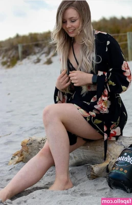 Moo Smith [ moo-smith ] - Good beach days and not so good  The last video is GOLD  lol