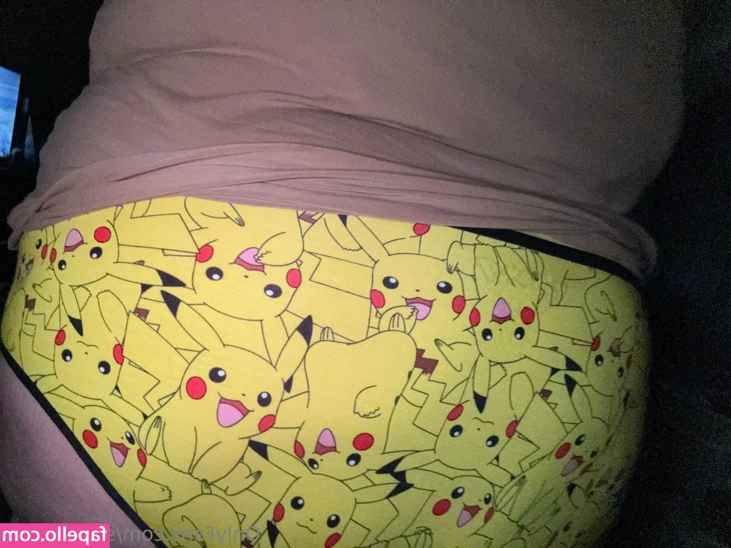 skyebabi21 - FOOTJOB ORGY - Paulinha having fun with her friends Paulinha received