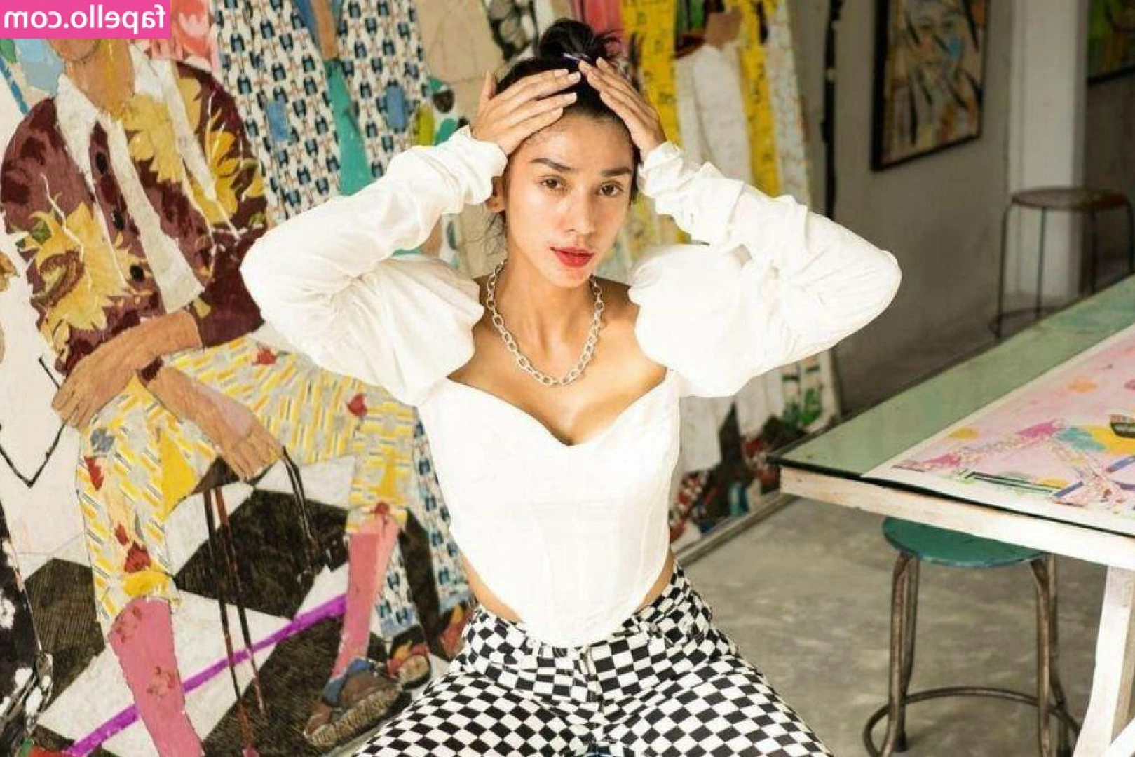 Fanny Ghassani [ fanny-ghassani ] - My skin looks so pale in the sunlight 🧐