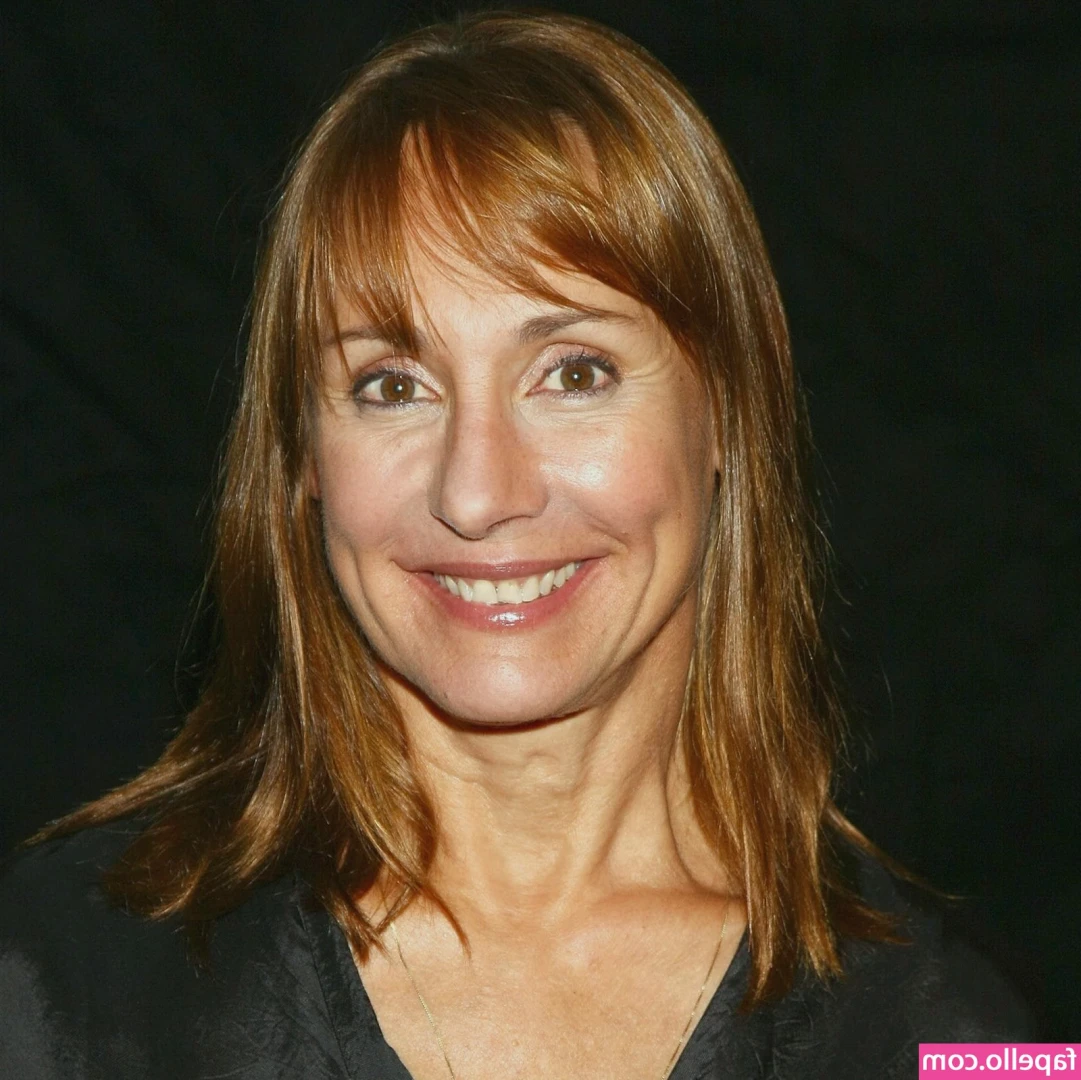 Laurie Metcalf [ laurie-metcalf ] - I was thinking how nice the sun feels on the skin when it s autumn  