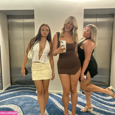 Jessica Tolley [ jessica-tolley ] - Marcando tetitas jejejeje
