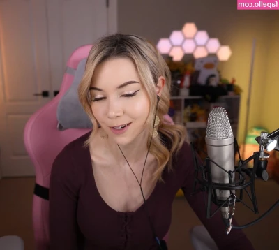 Dizzykitten - So horny today! Hit me up if you'd like a sexting session today
