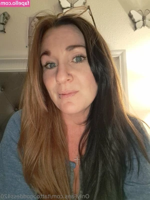 tattoogoddess420 - Baby I'm a little bored, DM me to play for a while ❤🔥