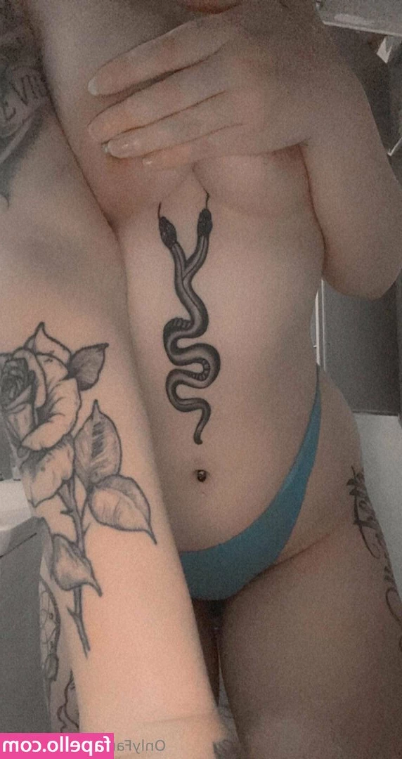 izgirl98 - Spread and ready👅 goodnight loves😘