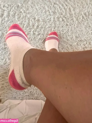 cheekysoles333 - I need a volunteer to take off my heels and massage my feet after a