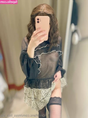 miss_lisa_vip [ miss-lisa-vip ] - Was in the middle of cooking and felt like stretching myself 👅