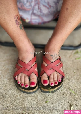 goodie2shoes7 - Want a little sniff honey?
