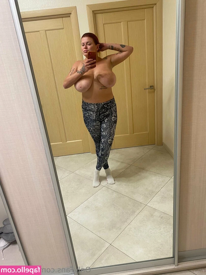Anna Furia [ anna-furia ] - Pantyhose and smelly socks... why not 🤷🏼‍♀️😌