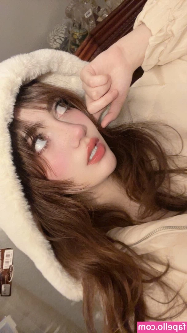 Lumineiia - in these pictures I look like a doll waiting to be played with 😳