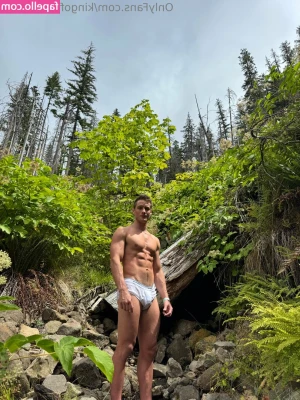 kingofthemattvip - Kneel down and kiss every single toe 🙏