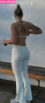 Mikayla Burns [ mikayla-burns ] - • Aime cette photo si tu aimes cette vue😌  • Like that picture