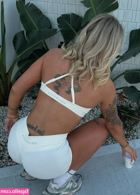 Mikayla Burns [ mikayla-burns ] - I think my booty workouts are working
