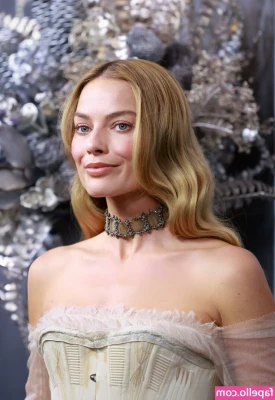 Margot Robbie [ margot-robbie ] - Hey loves! I’ve got some new content coming tomorrow! Thanks for