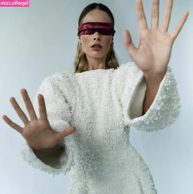 Margot Robbie [ margot-robbie ] - Come get a slice of my apple pie 🥧