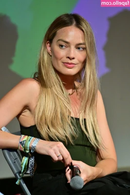 Margot Robbie [ margot-robbie ] - I am HIGH CLASS ELEGANT and SOPHISTICATED MISTRESS.  I have 5 years