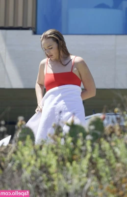 Margot Robbie [ margot-robbie ] - Ripe and ready.