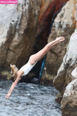 Margot Robbie [ margot-robbie ] - Like as many posts as you can for a special surprise 😈