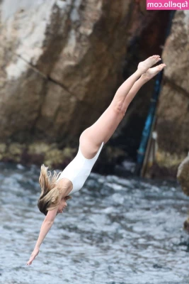 Margot Robbie [ margot-robbie ] - Care to join?