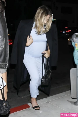 Margot Robbie [ margot-robbie ] - lets chill😈
