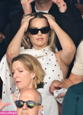 Margot Robbie [ margot-robbie ] - Drool for my leather