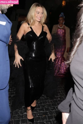 Margot Robbie [ margot-robbie ] - open wide for me