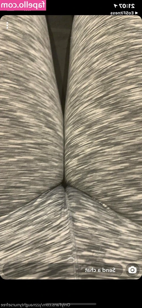 yzznaughtynursefree - Que ganas de que me entren en cuatro y me choquen las bolas en la