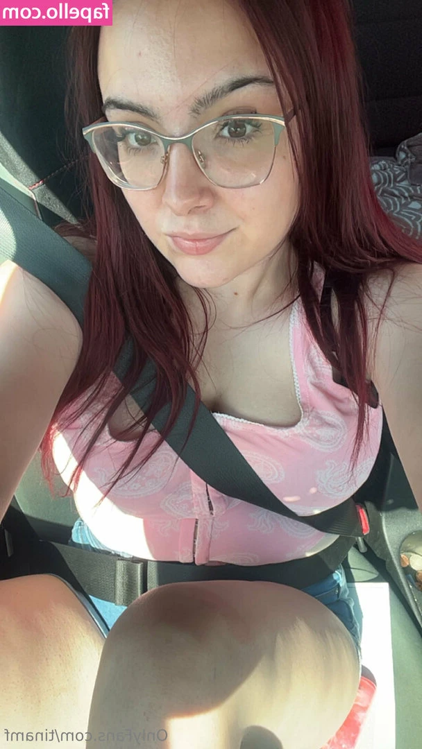 tinamf - Feeding into your pathetic nail fetish while I get druñk in the sun