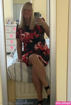 martiangirl - Decisions..  Pull down or scoot to the side?