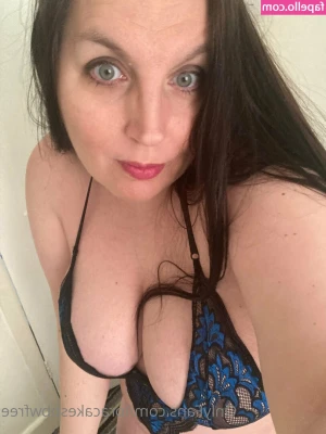 loracakesbbwfree - How much would you tip me if I was on the stage in front of you??
