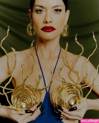 Alinne Moraes [ alinne-moraes ] - This is the only view you deserve to see
