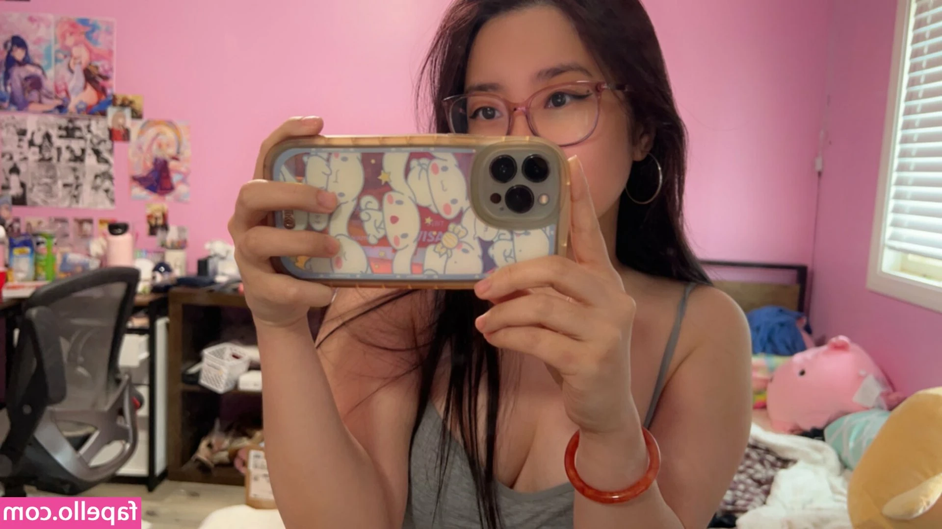 Cryingmayonnais - Hi, im Emery! The only thing you need to know about me is: I’m very
