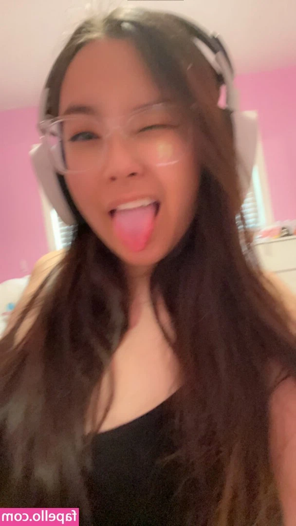 Cryingmayonnais - What would you do to this booty? 🍑
