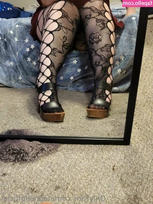 neonelfofficial - Where’s my feet lovers? 🤔