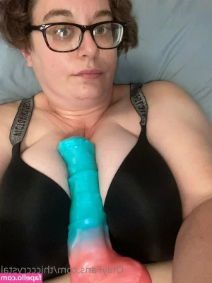 thicccrystal - My ass is Hungry!