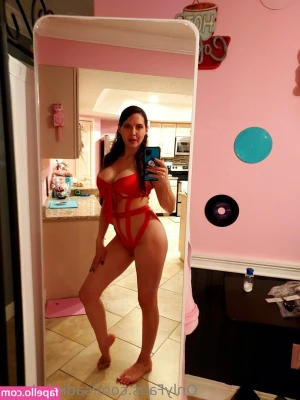 sadieholmes - We should save water for the future and bath together. 🛀💦