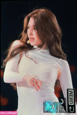 Minatozaki Sana [ minatozaki-sana ] - Wanna play some glory hole with me babe?