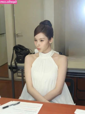 Minatozaki Sana [ minatozaki-sana ] - cocktail for breakfast 🙈