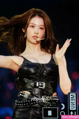 Minatozaki Sana [ minatozaki-sana ] - How bad do you want it? 😘
