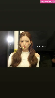Minatozaki Sana [ minatozaki-sana ] - Do I look tight enough for you?