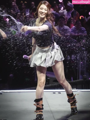 Minatozaki Sana [ minatozaki-sana ] - Allow your inner childd to come out and play 🤍