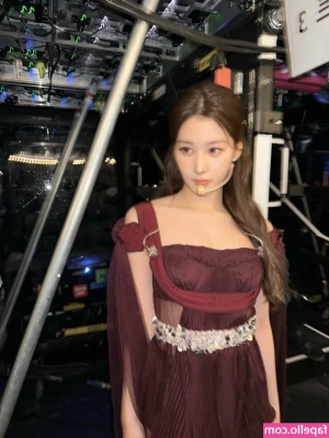 Minatozaki Sana [ minatozaki-sana ] - my perfectly shaven pussy and asshole are winking at you 😋