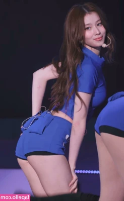 Minatozaki Sana [ minatozaki-sana ] - Who’s ready for a BRAND NEW SHOWER SOLO?
