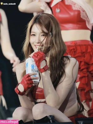 Minatozaki Sana [ minatozaki-sana ] - My night suit..😅