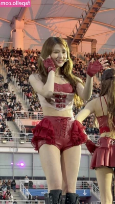 Minatozaki Sana [ minatozaki-sana ] - Dirty boi!💨💨😜