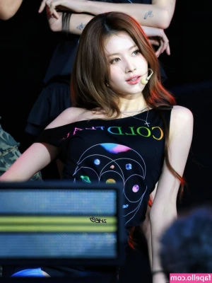 Minatozaki Sana [ minatozaki-sana ] - What if we get some fun at the construction site     - - - - - - - -