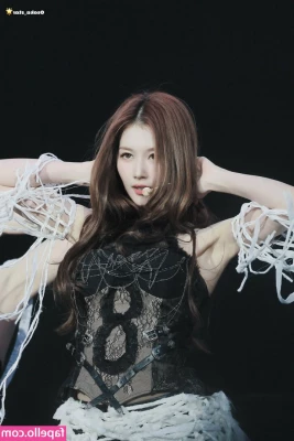 Minatozaki Sana [ minatozaki-sana ] - teasing myself w a vibe