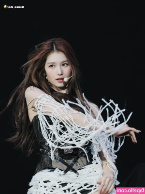 Minatozaki Sana [ minatozaki-sana ] - Good morning friends  I slept in on this fine Saturday    I just