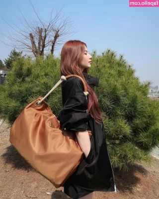 Minatozaki Sana [ minatozaki-sana ] - My butt has definitely toned up a little it s becoming more magical