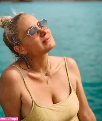Janine Kunze [ janine-kunze ] - Is your Sunday being a fun day? 💖😘