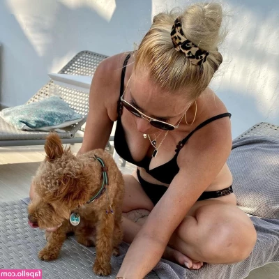 Janine Kunze [ janine-kunze ] - Wishing I had someone to play with in the shower right now 🥺